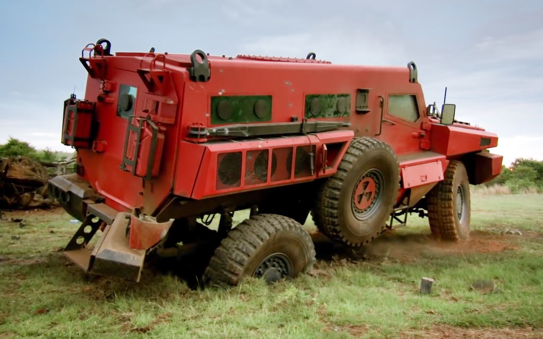 世界上最安全的民用汽车掠夺者,悍马路虎在他面前就是玩具车