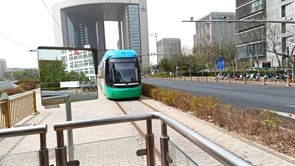 【亦莊新城有軌電車】亦莊新城現代有軌電車t1線yz107車出榮昌東街站