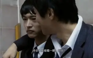 Download Video: 【鸟一个】弱智小受被喜欢的男生在厕所欺负，一气之下去了澡堂和男人干了不可描述的事情。