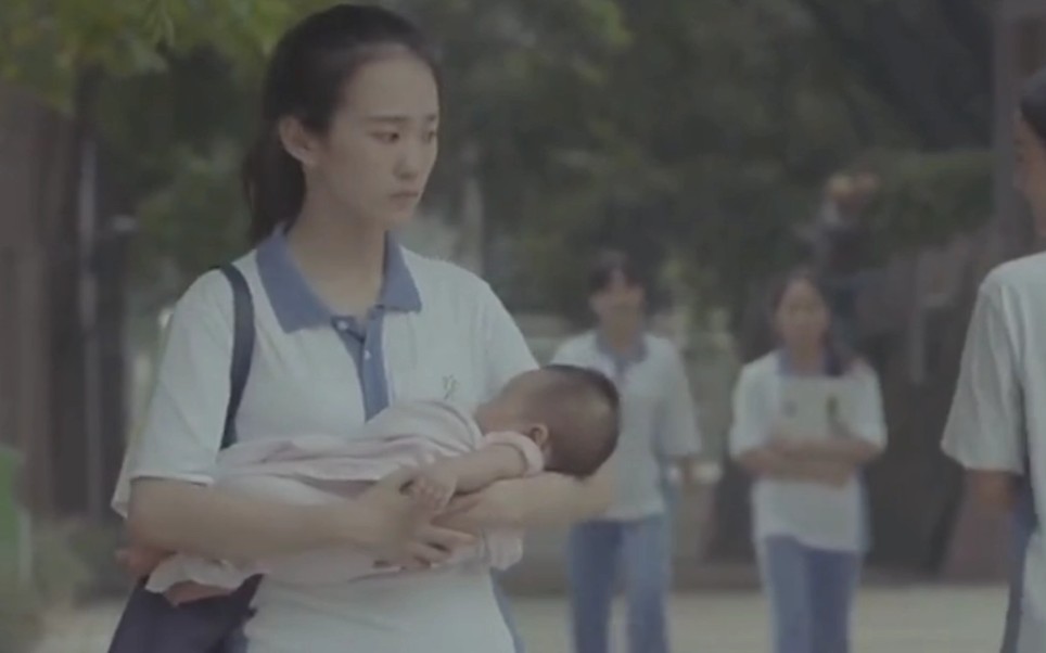 [图]【感人微电影】高中生为抚养弃婴辍学，却忘了自己也还是个孩子