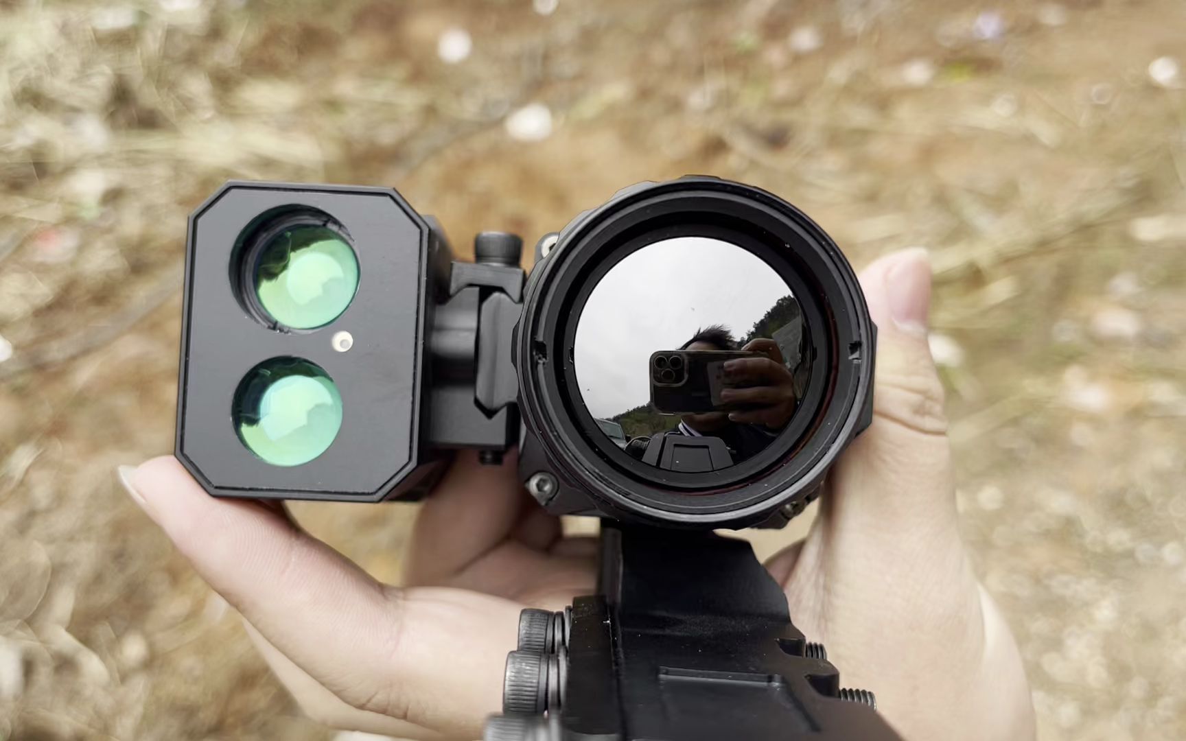 黑科技展示 驭兵dx35v热成像瞄具 可以在黑夜里使用 白天晚上都可以用