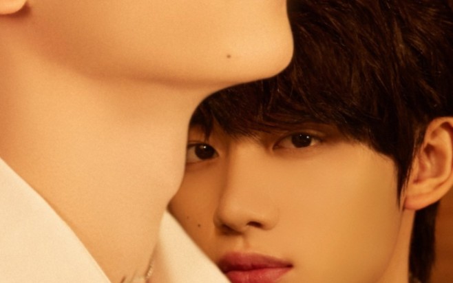 别的情侣都有的喉结拍照祺鑫也不能少