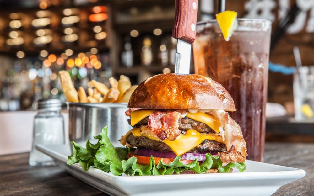 今天来吃一下加拿大第一家公路汉堡店--kelseys97