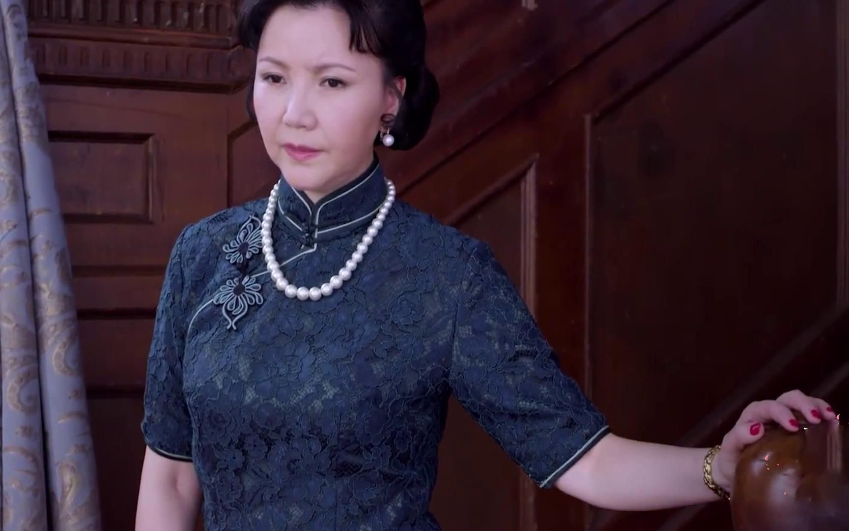 茅善玉:着一袭旗袍 展朗朗硬气