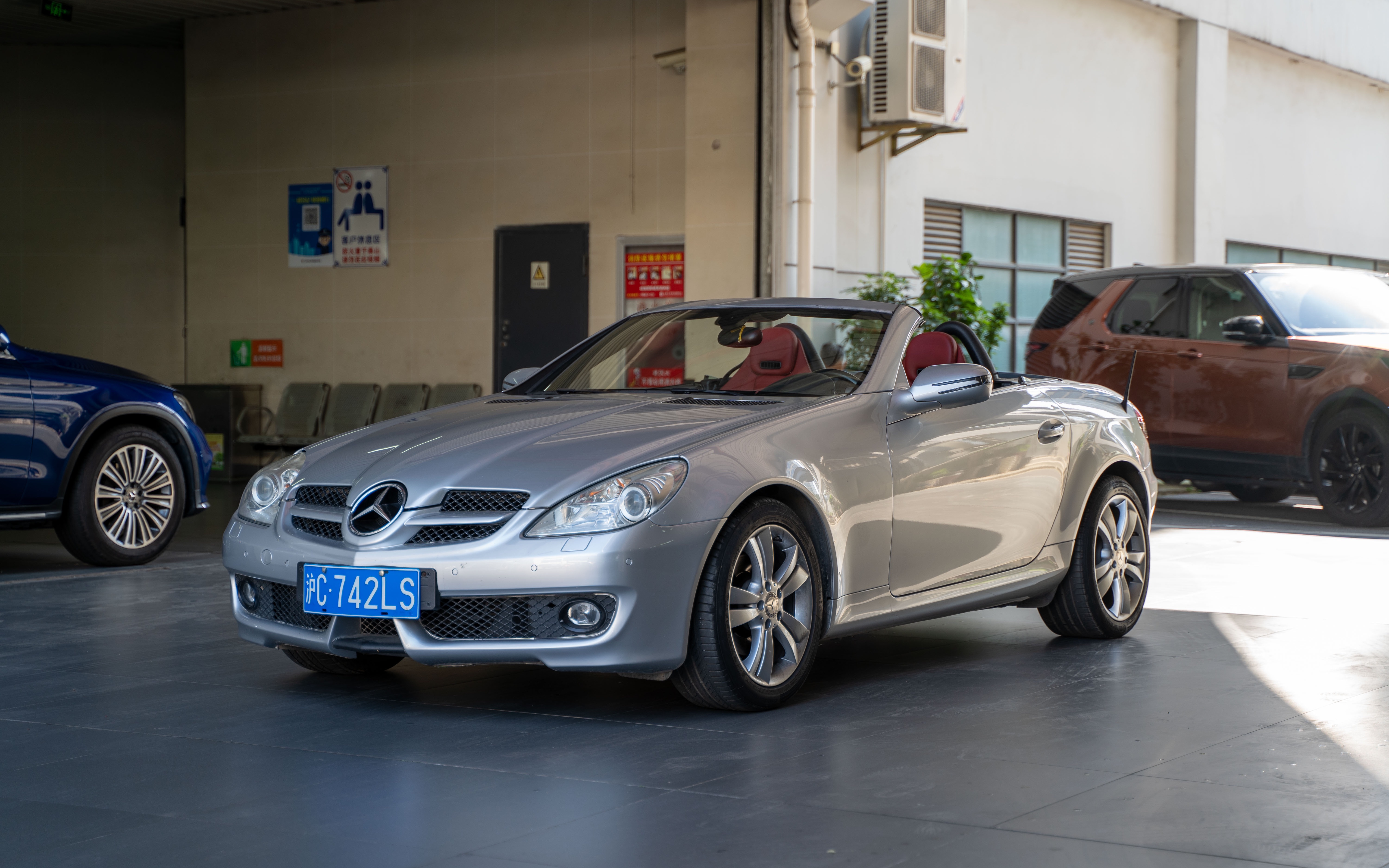 来试车pov 不到10万买二手奔驰slk?加钱买mx-5吧