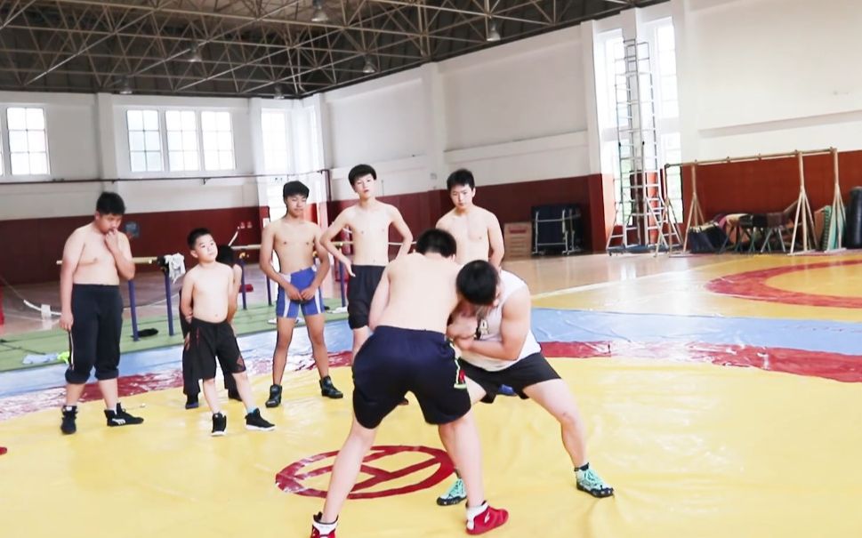 中国摔跤训练花絮图片