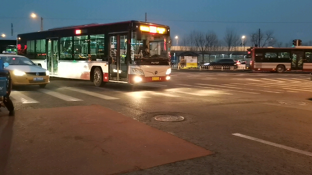 北京公交北京公交563路福田红鹰拖拉机西苑站进站