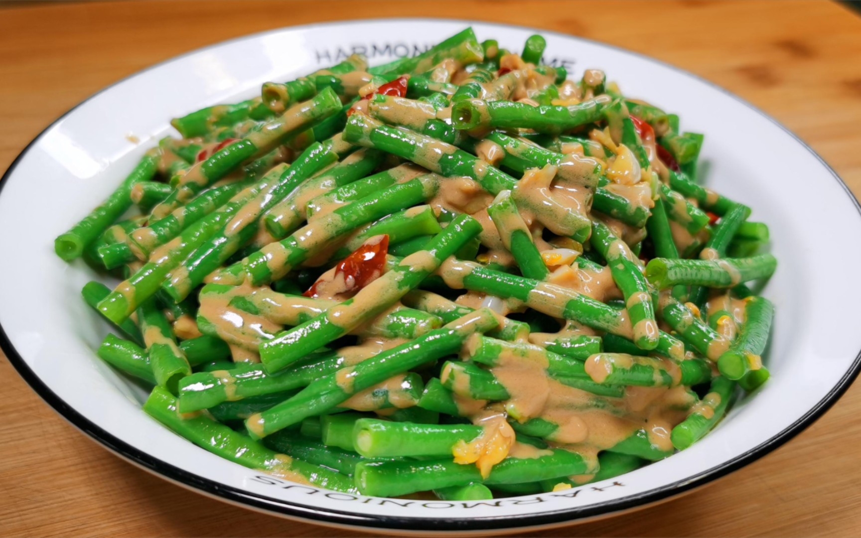 长豆角现在正鲜嫩,最适合做"麻酱豆角",清脆爽口,香味十足