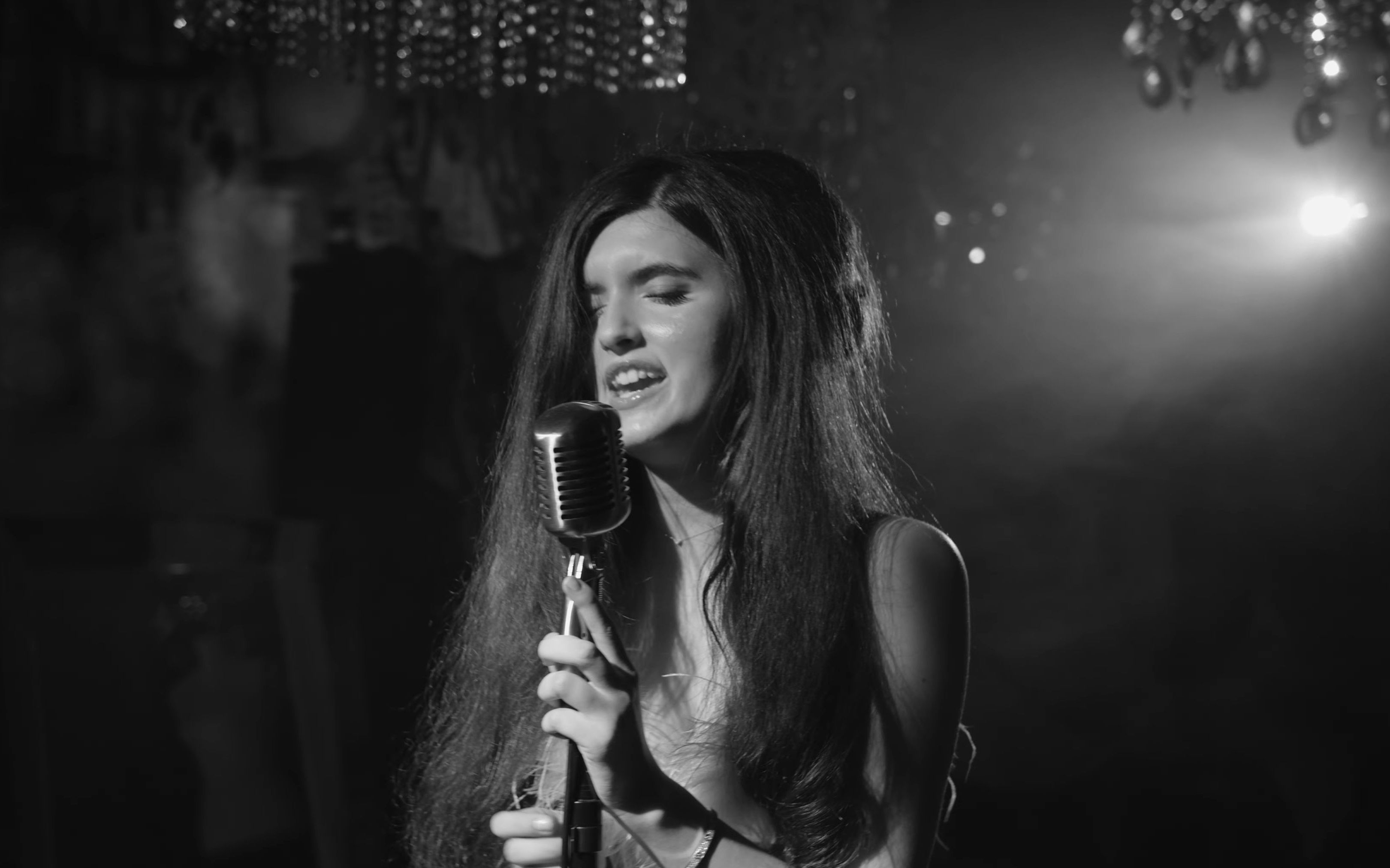 [图]Angelina Jordan - I Have Nothing ( Whitney Houston Cover )