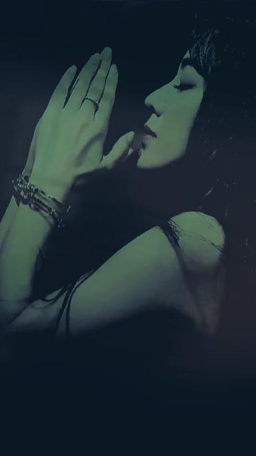 一生怕鬼,鬼却未伤我分毫,一生善良真心待人,人却让我遍体鳞