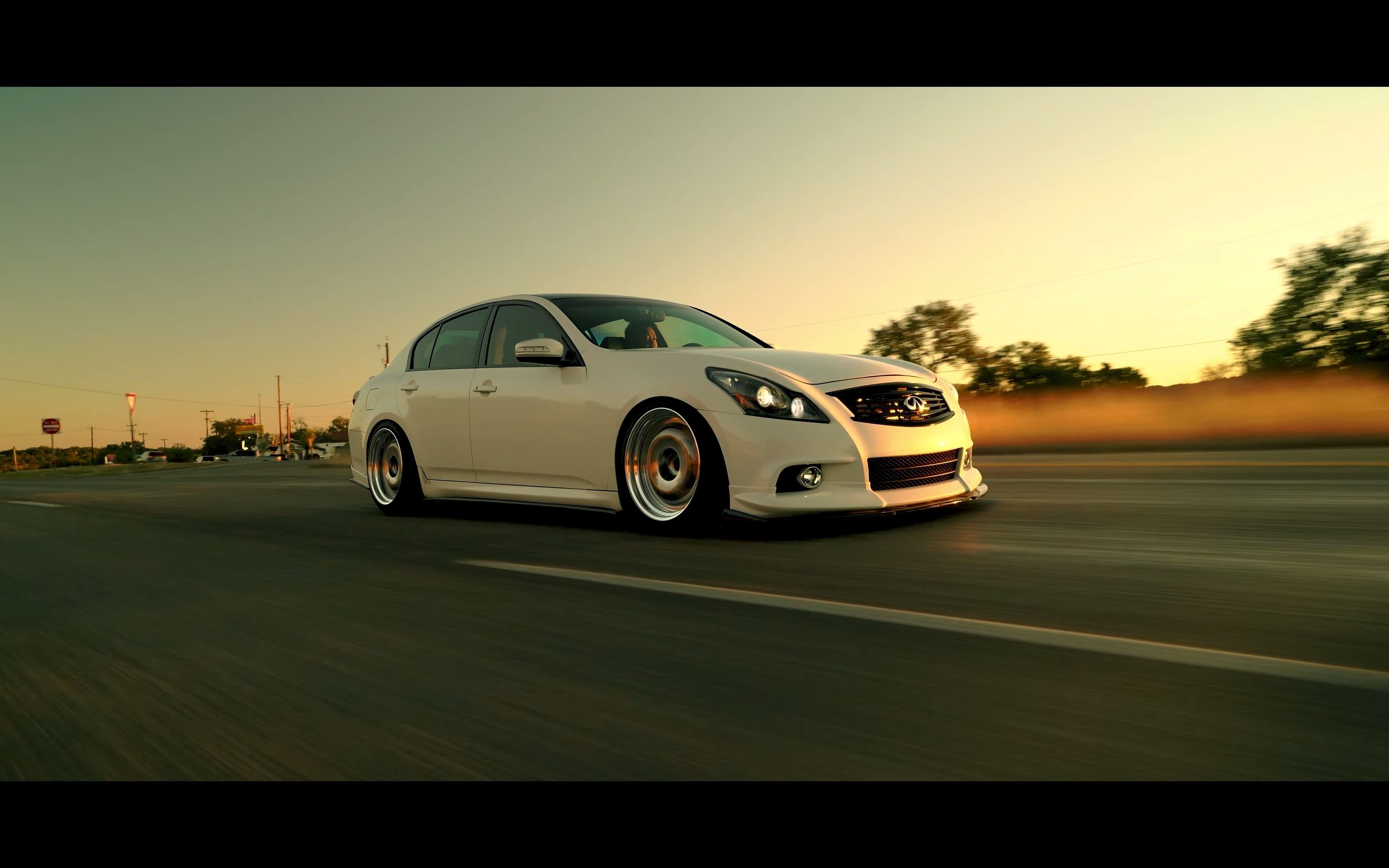 英菲尼迪 g37&日产 skyline r32 gt-r