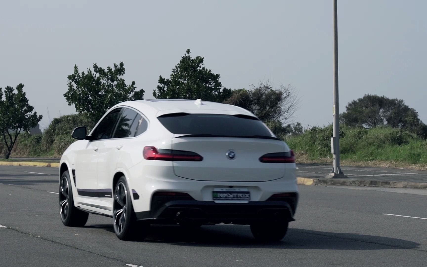 宝马 bmw g02 x4 30i l armytrix 智慧遥控阀门排气 l 强悍外型 声换