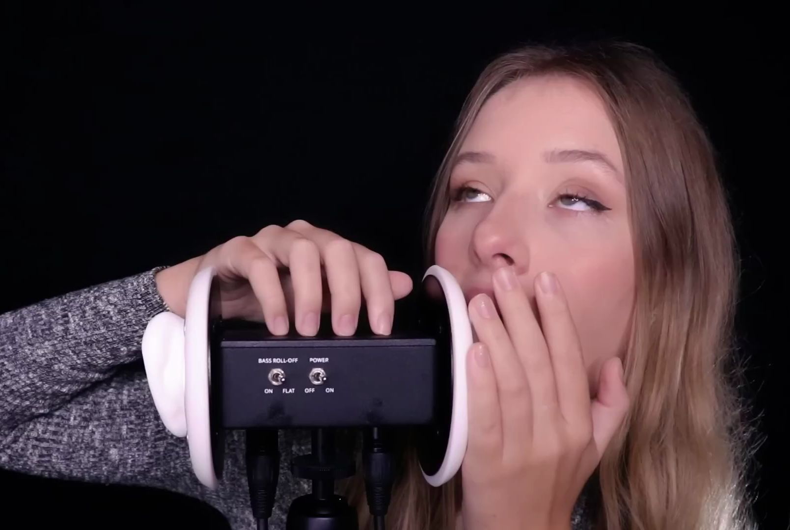 【diddly asmr】asmr助眠 在你的耳边呢喃 发出嘴巴的声音 含舔耳