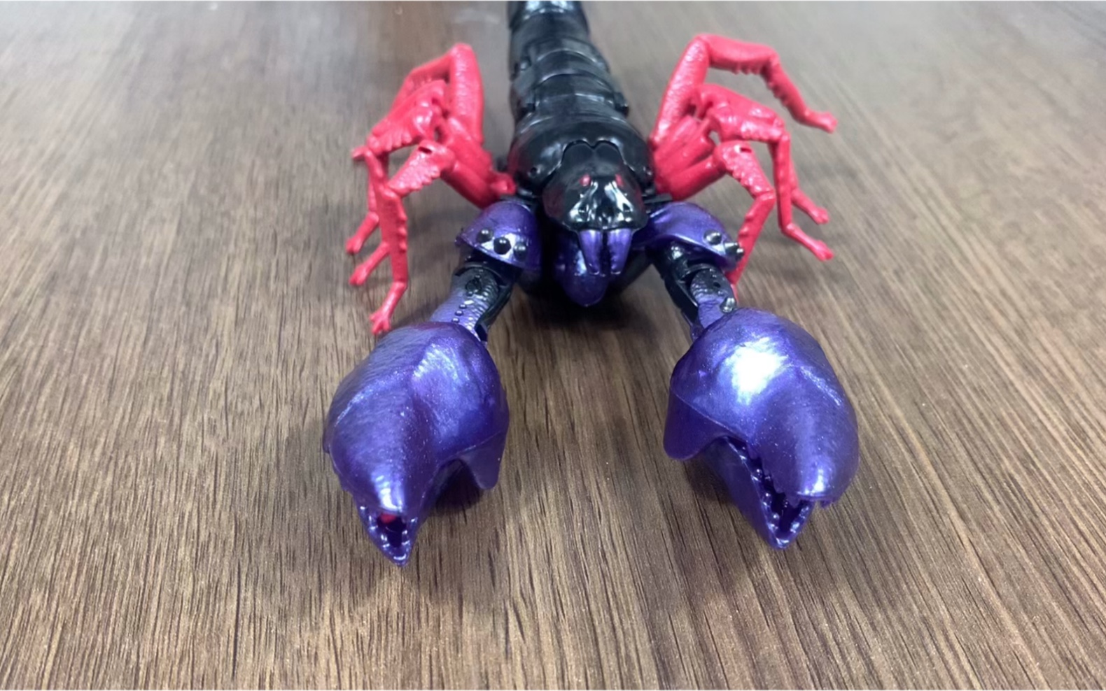 见过这么漂亮的金属色蝎子么?传世巨蝎