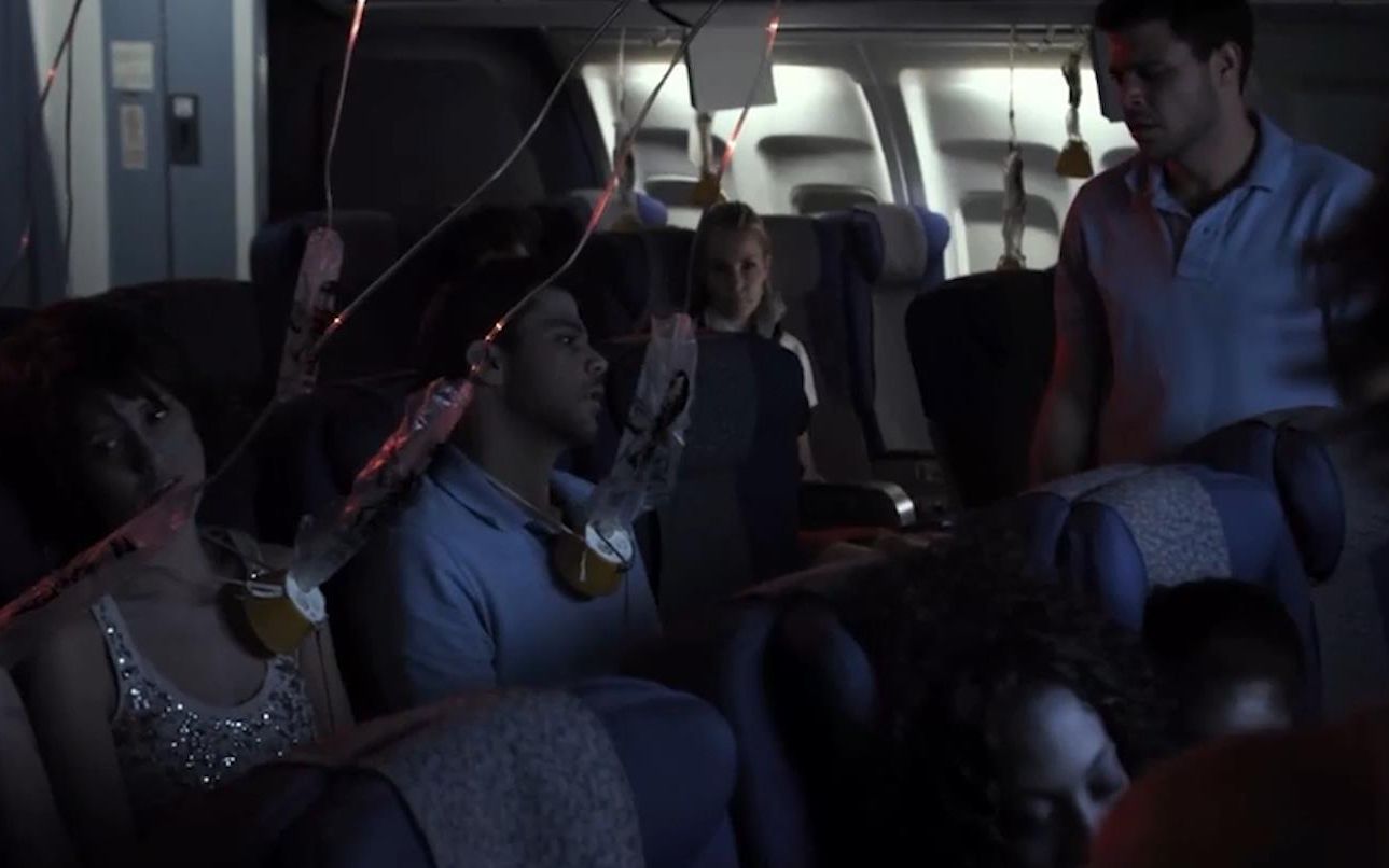 恐怖片7500航班飞机失事活着的乘客却能看到自己的尸体