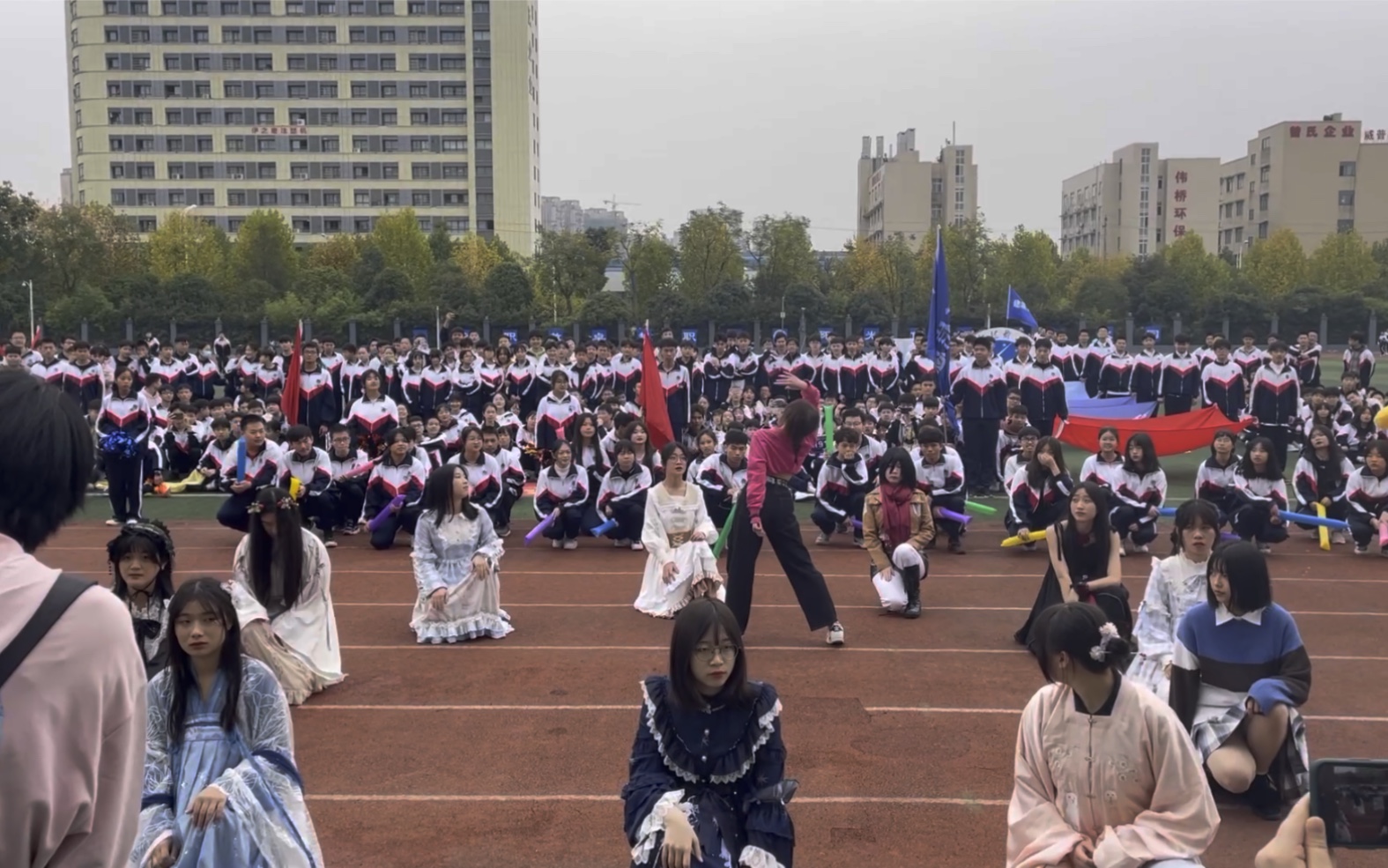 [图]高二运动会开幕式《lovesick girls》