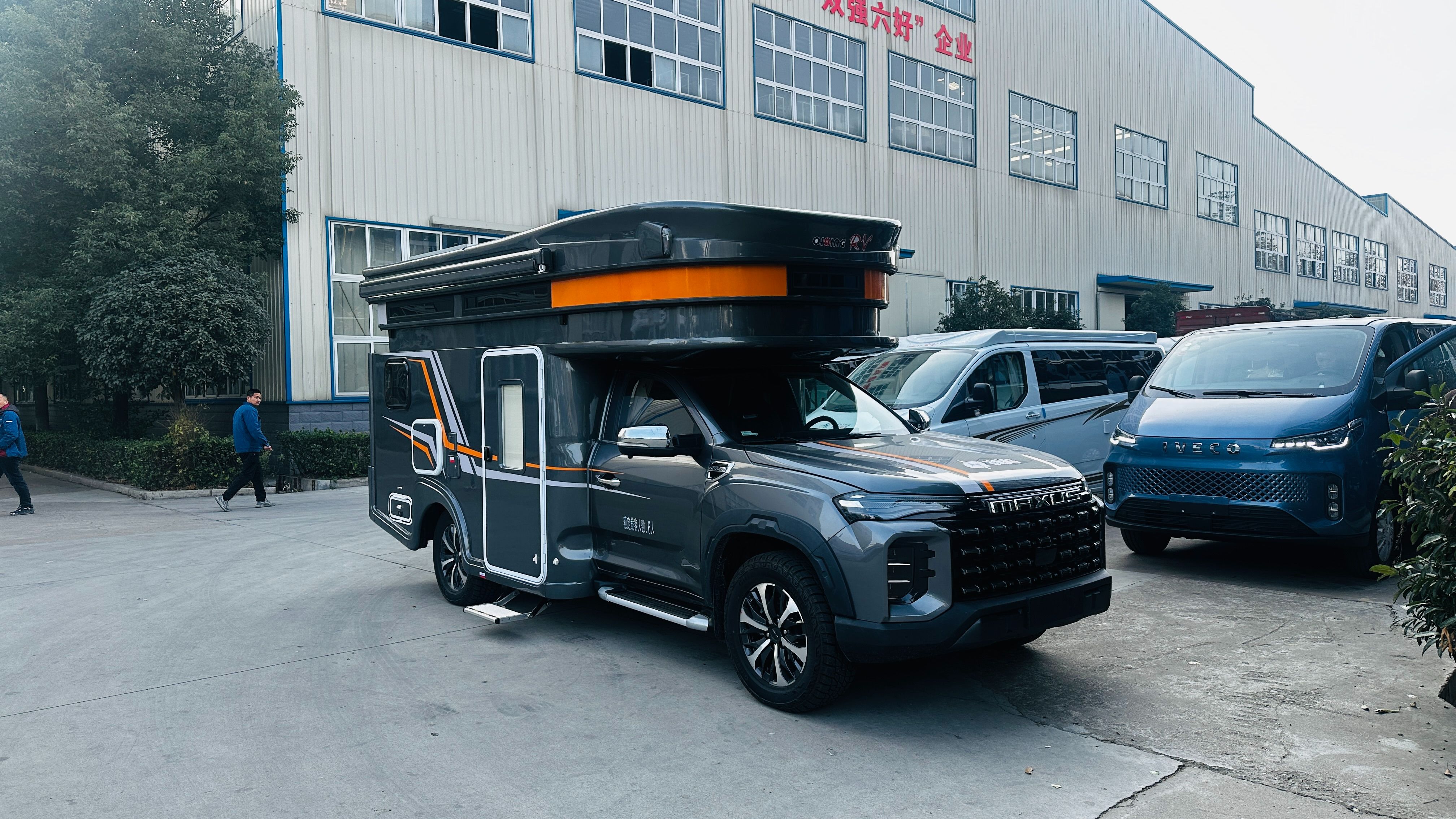 自动后差速锁的硬升顶越野房车,抗风保温隔音大获成功,订单排满