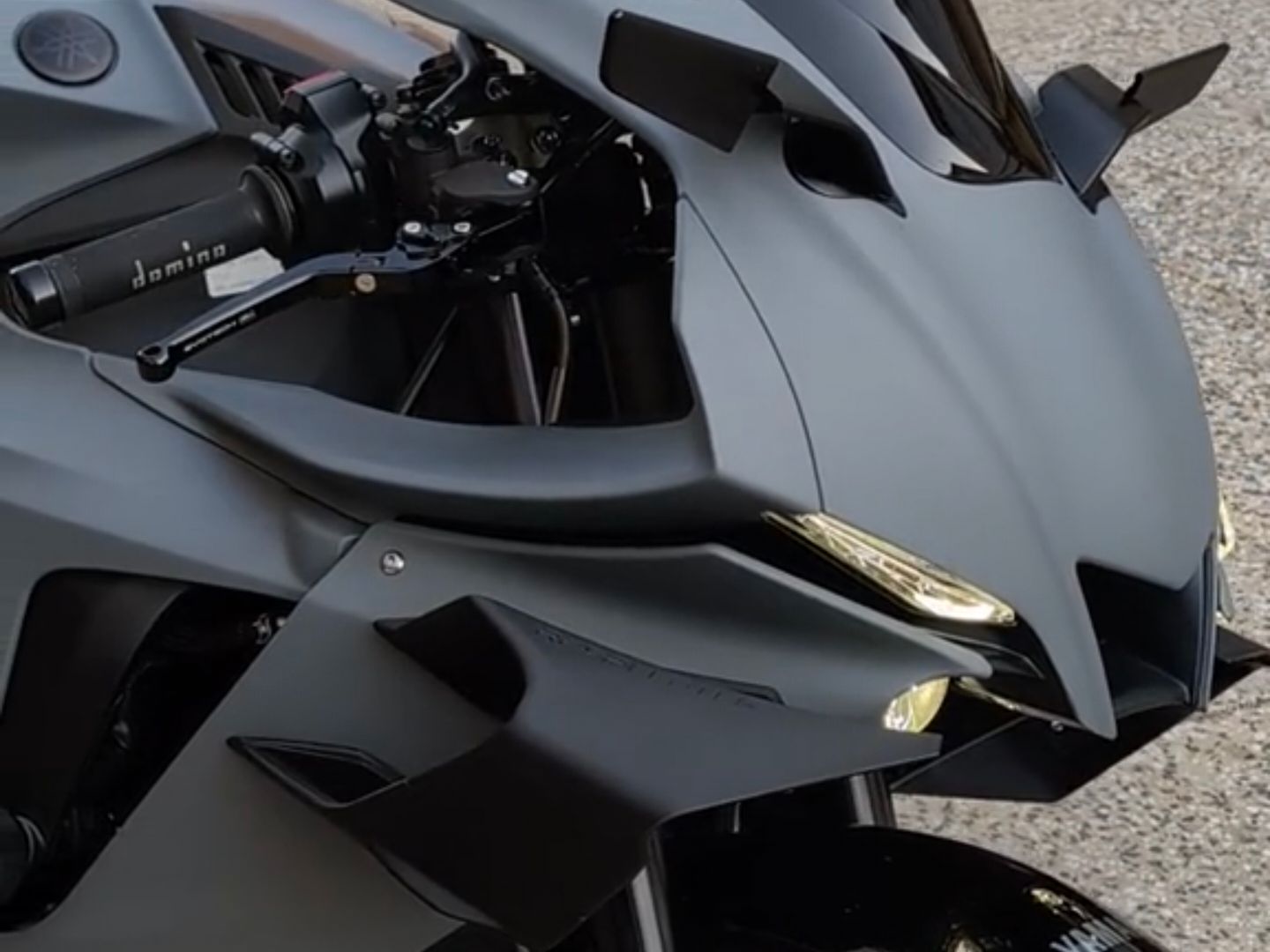 雅马哈r1磨砂灰配色