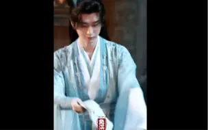 Télécharger la video: 【成毅】240606护腕掉了乖乖让绑的秋水路透