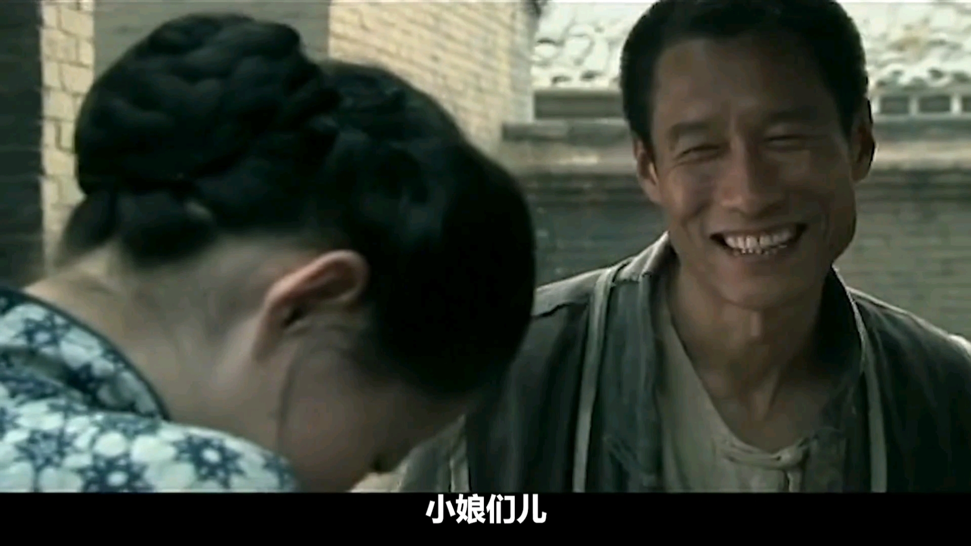 狼烟北平:文三第1次闻到了女人的香味,结果却挨了一巴掌