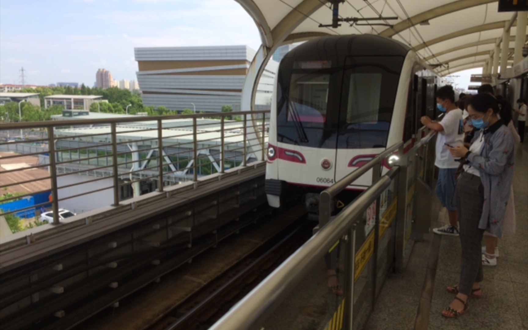 花三664上行洲海路出站