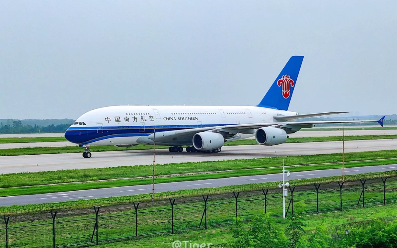 中国最大的飞机 a380图片