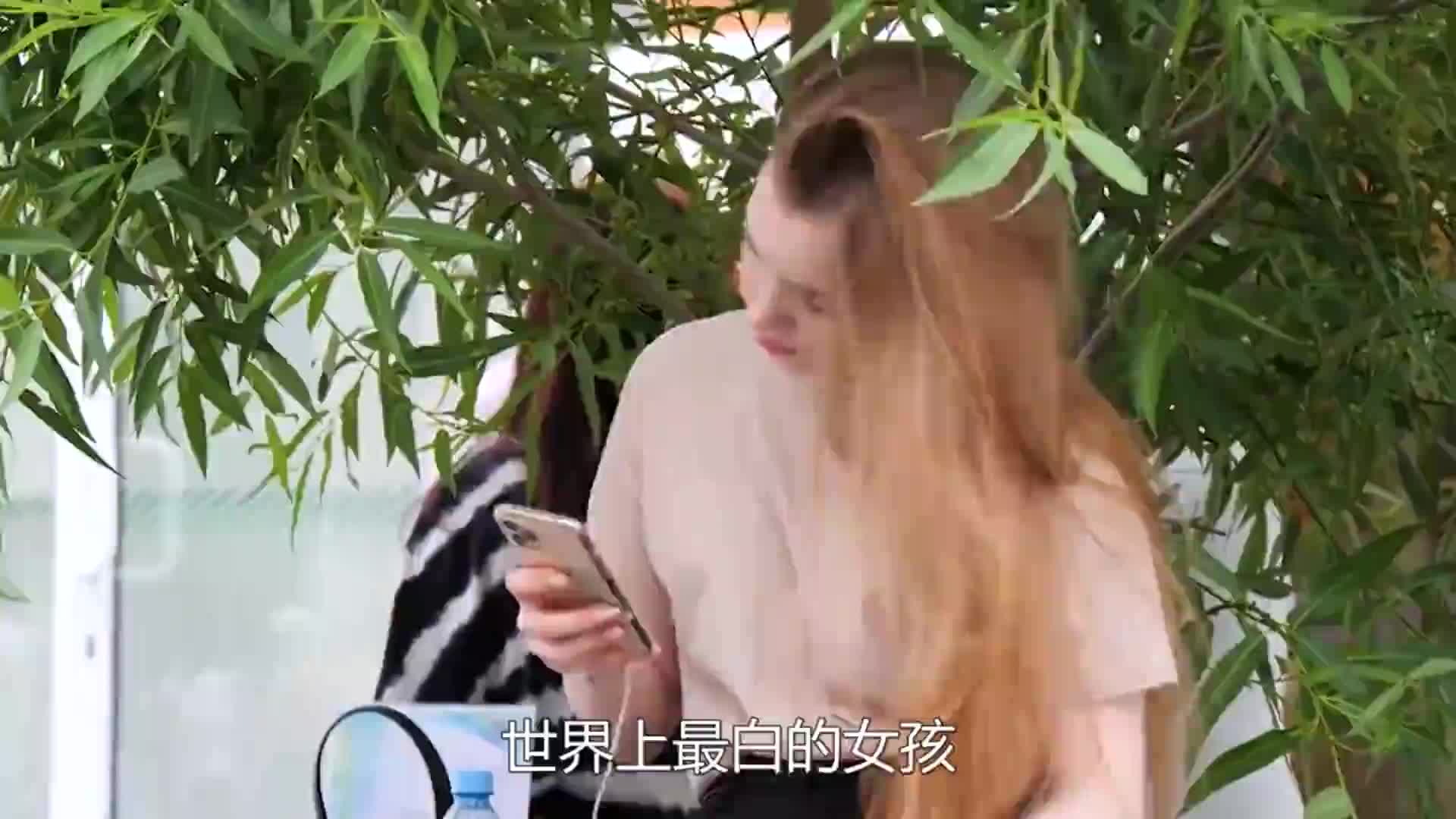 全球最白肤色的女孩,白到连血管都能看见,被千万粉丝视为女神哔哩哔哩bilibili