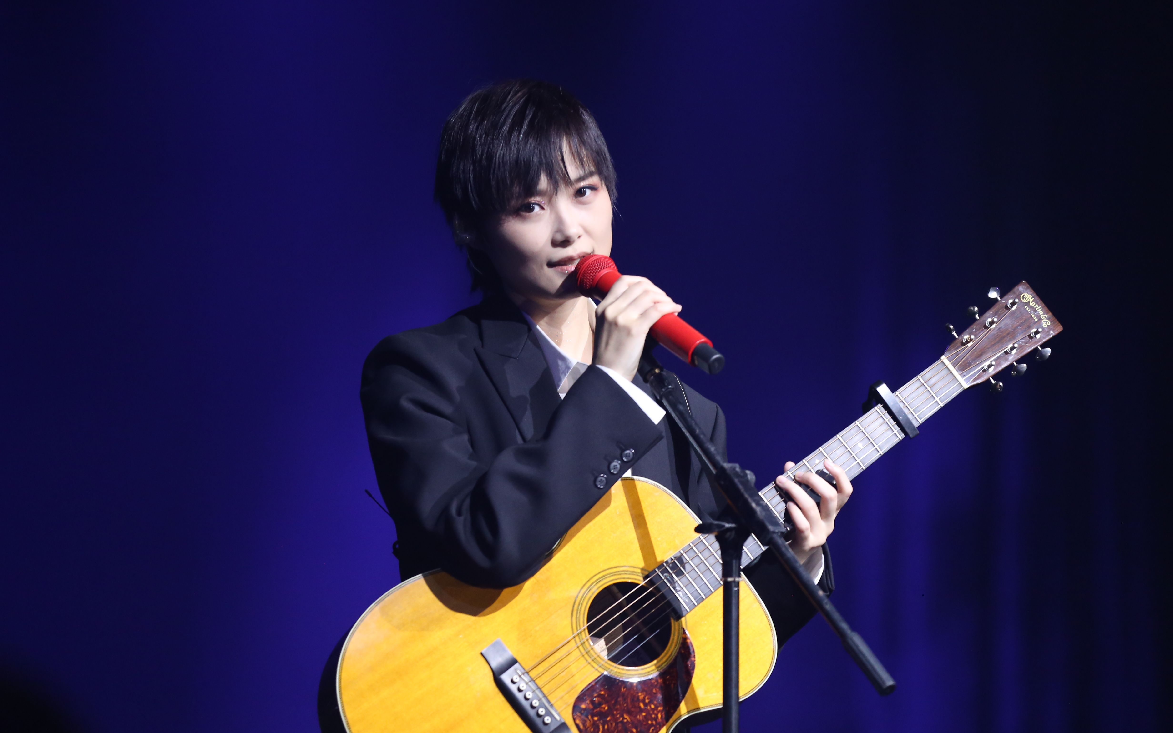 【李宇春哇live】《给女孩》现场视频(后场视角)