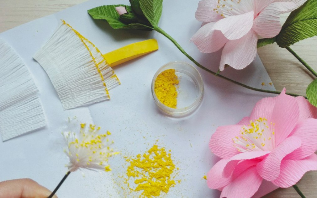 活动作品纸艺皱纹纸山茶花花蕊花枝