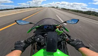 Скачать видео: Kawasaki ZX-6R | 极速 💨💥