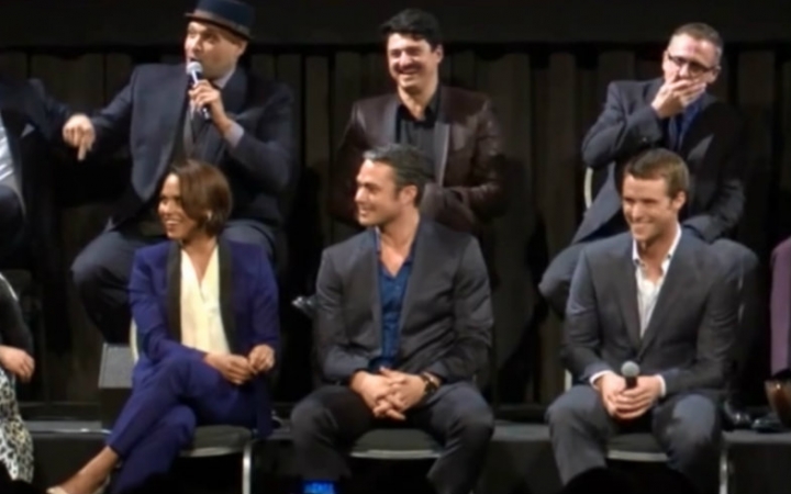 [图]【访谈】An Evening With Dick Wolf And The Casts of Chicago Fire