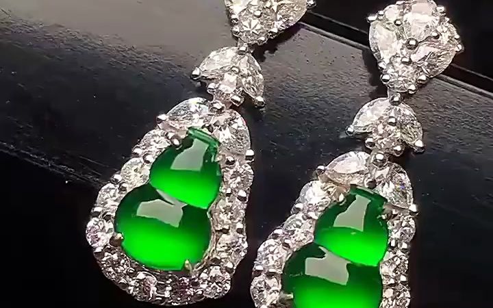 玻璃种帝王绿耳坠,龙石种帝王绿翡翠葫芦耳坠