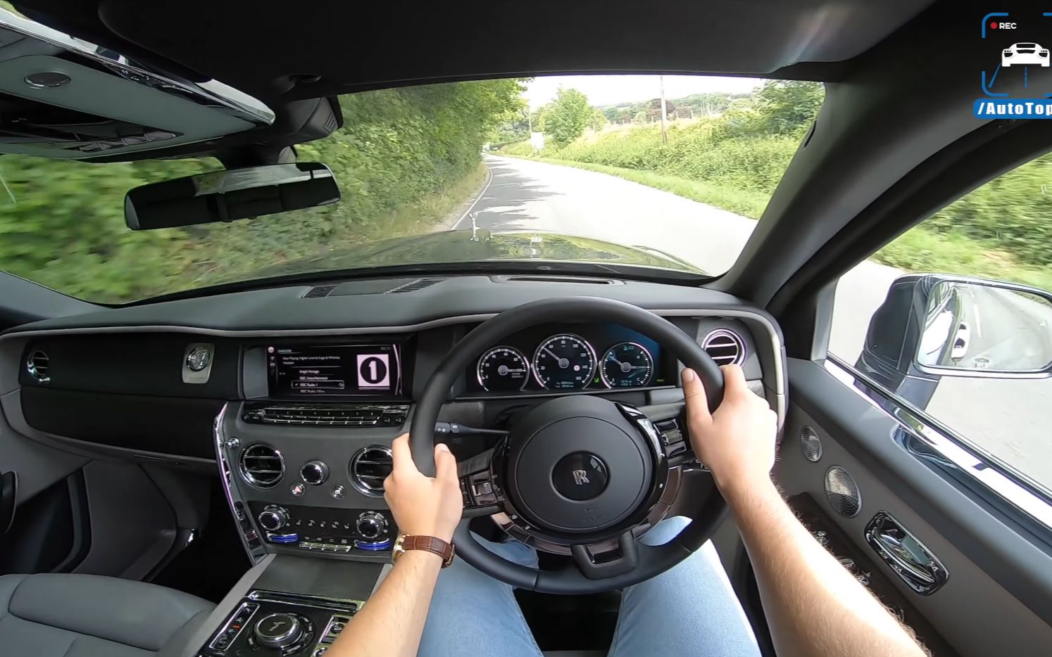 劳斯莱斯库里南v12第一视角试驾