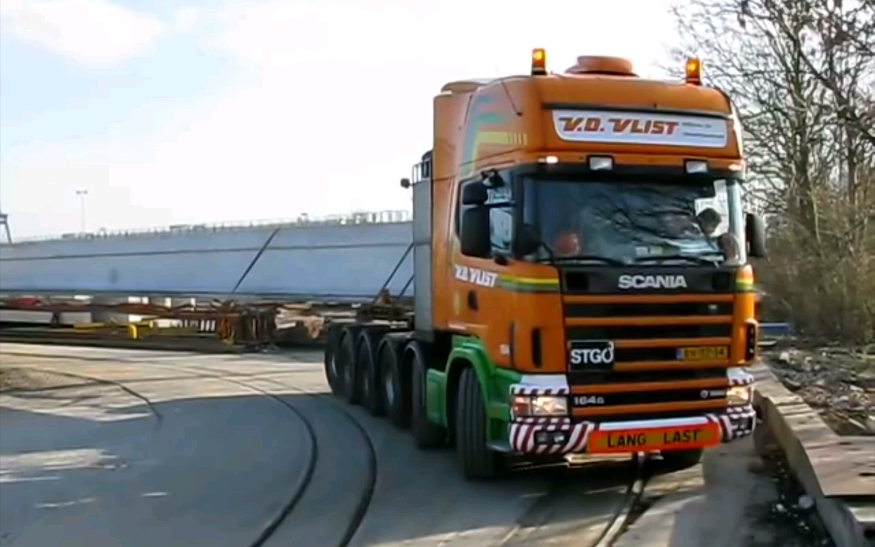 vlist)斯堪尼亚(scania)164g 6轴牵引车运输超长预制梁_哔哩哔哩_bili