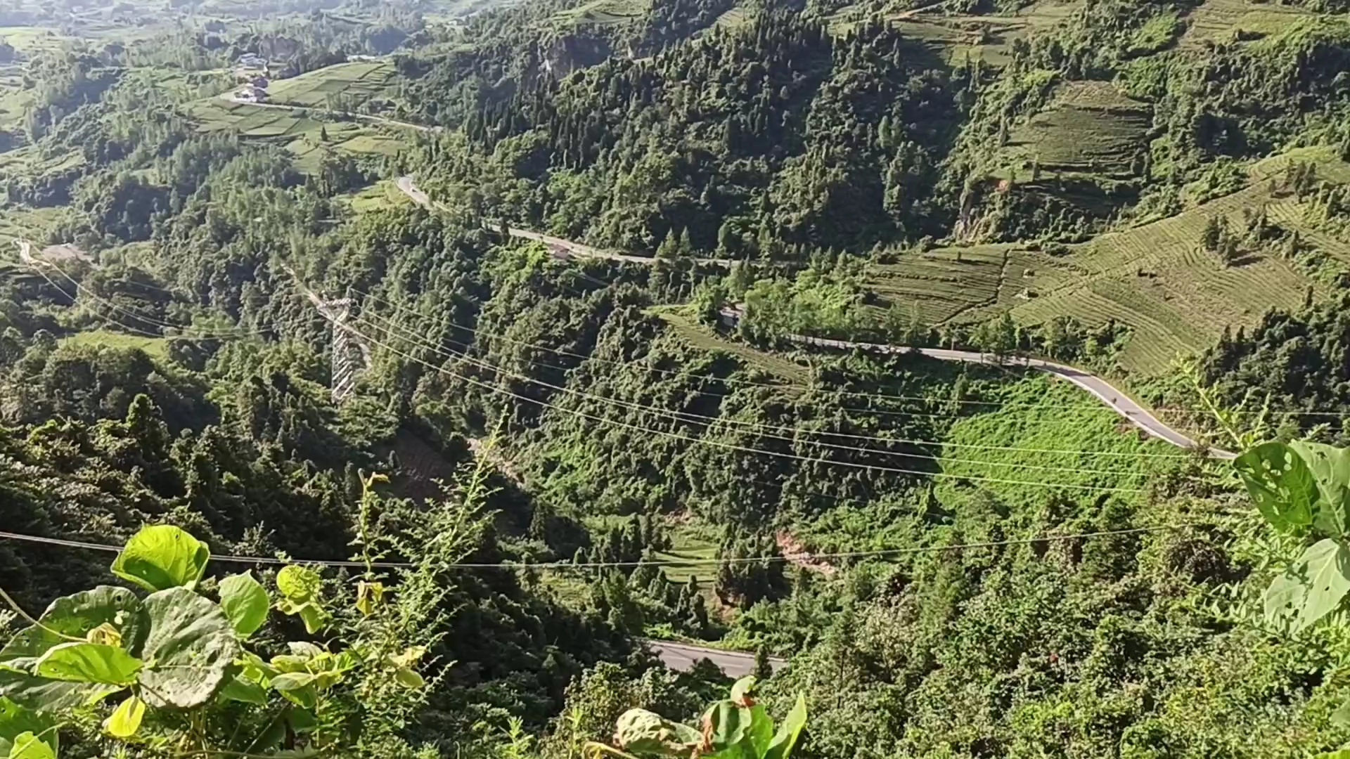 97.摩旅若尔盖,湖北省鹤峰县,走马镇,四面群山,峰峦叠翠,人间仙境哔哩哔哩bilibili