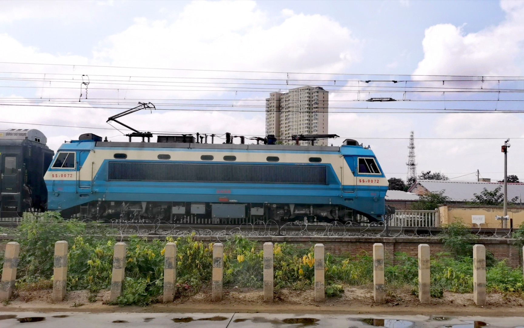 韶山八牵引k5238通过激流