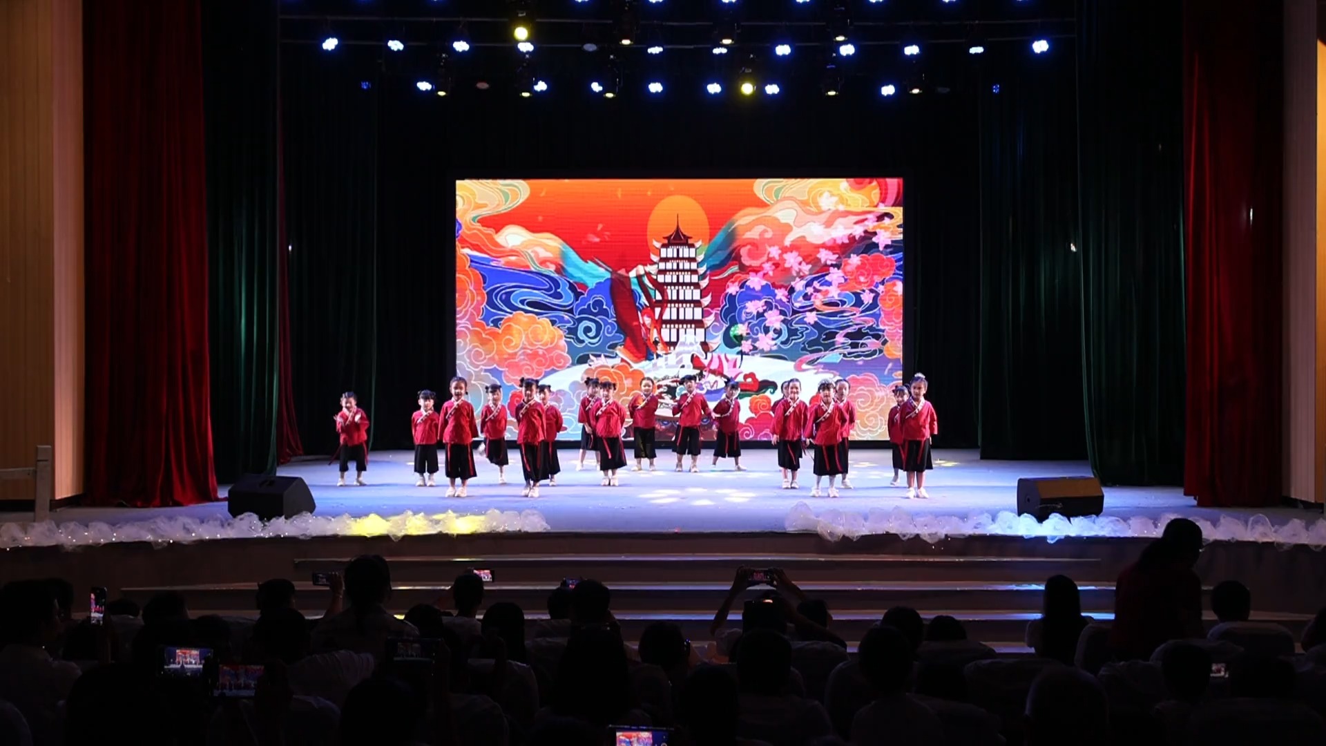 泉州华光幼儿园大班舞蹈《小道童》