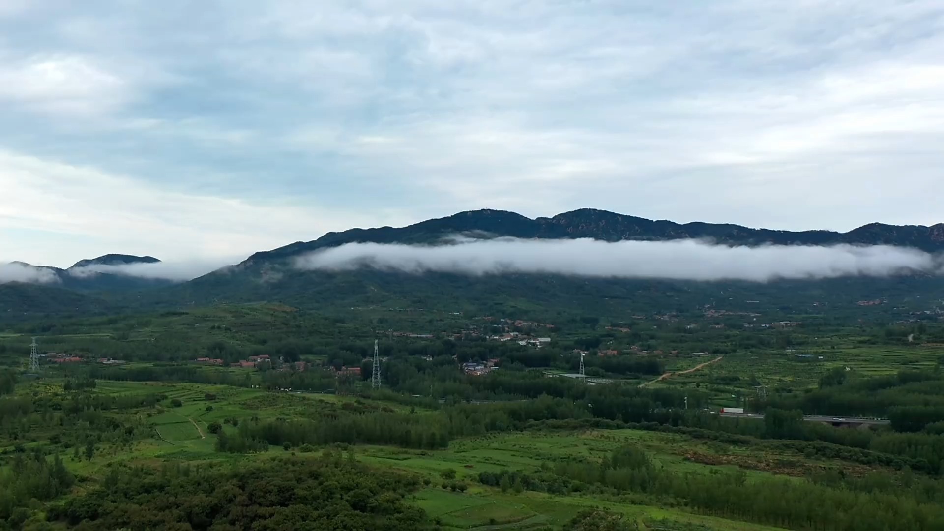 泰安市泰山区化马湾乡:绿树村边合 青山郭外斜