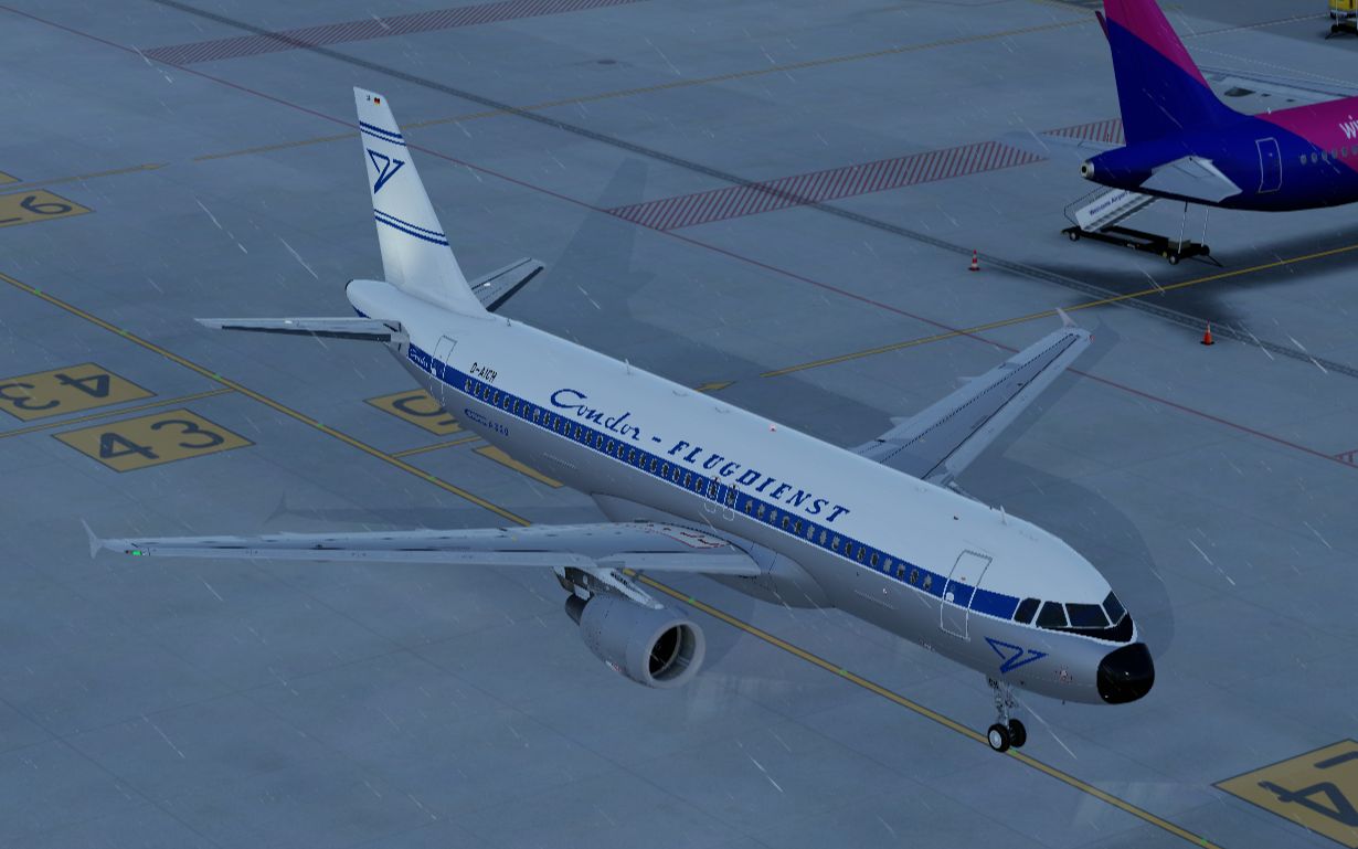 神鹰航空腰线装a320-214长……飘轻降斯图加特