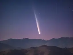 Скачать видео: 六万年一遇的彗星——紫金山-阿特拉斯彗星