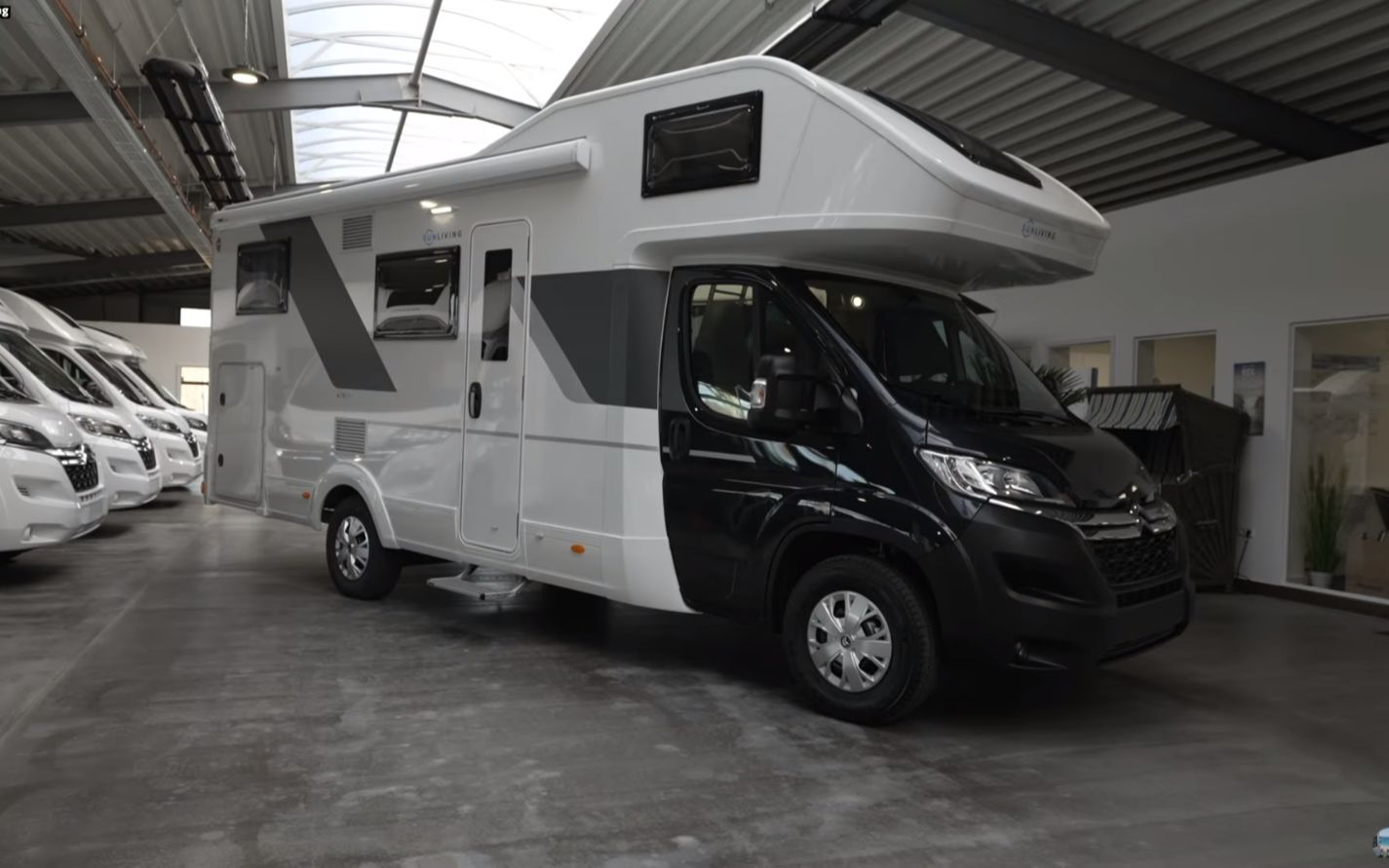 雪铁龙大额头c型房车 - sunliving a75 dp_哔哩哔哩_bilibili