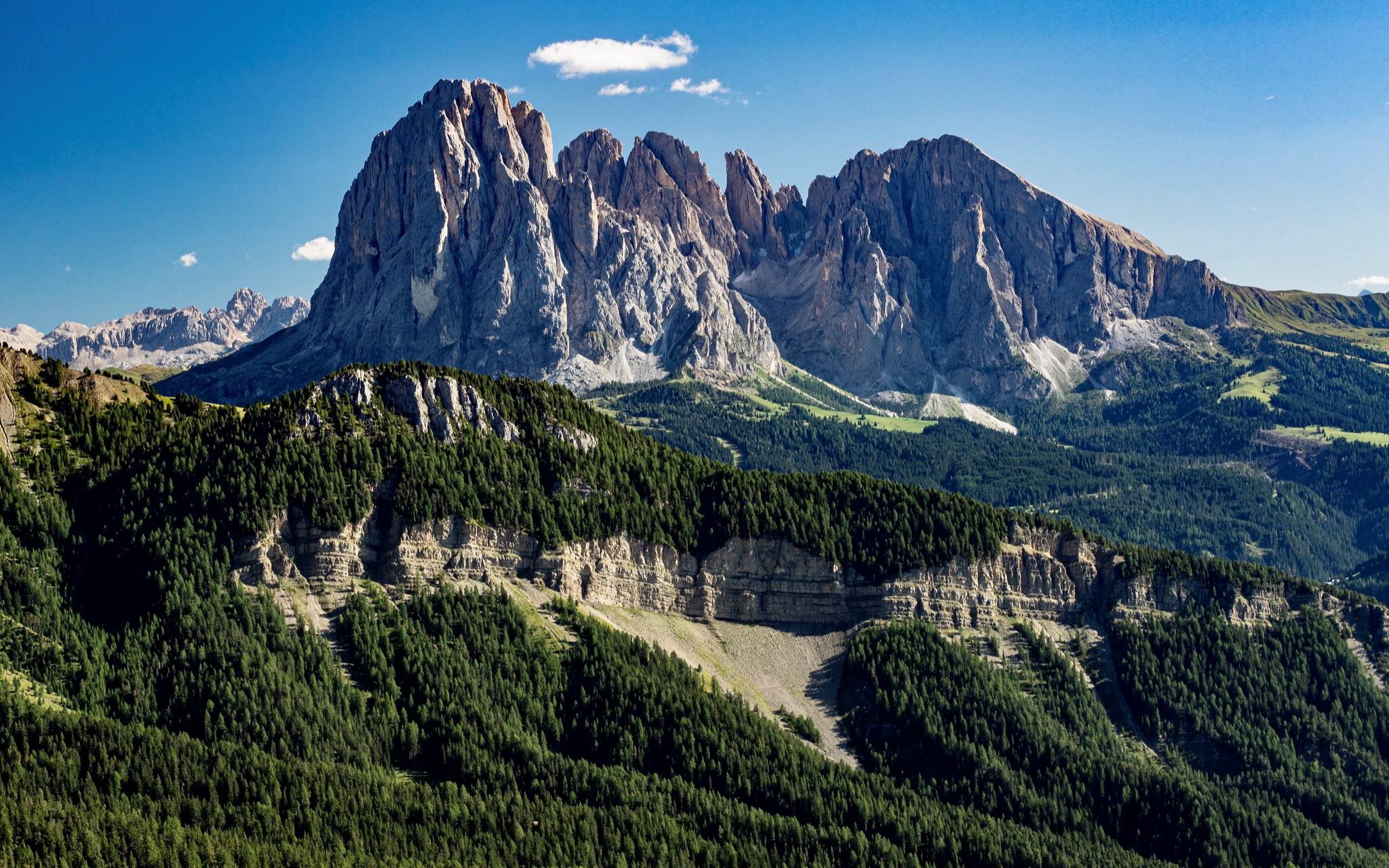 多洛米蒂山-斯兹阿尔姆alpe di siusi ,瓦尔加迪纳val gardena_哔哩