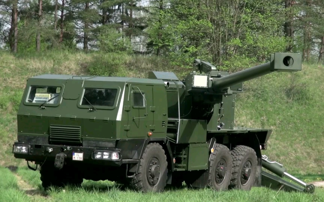 【军事】斯洛伐克eva 155mm/52倍口径卡车炮测试