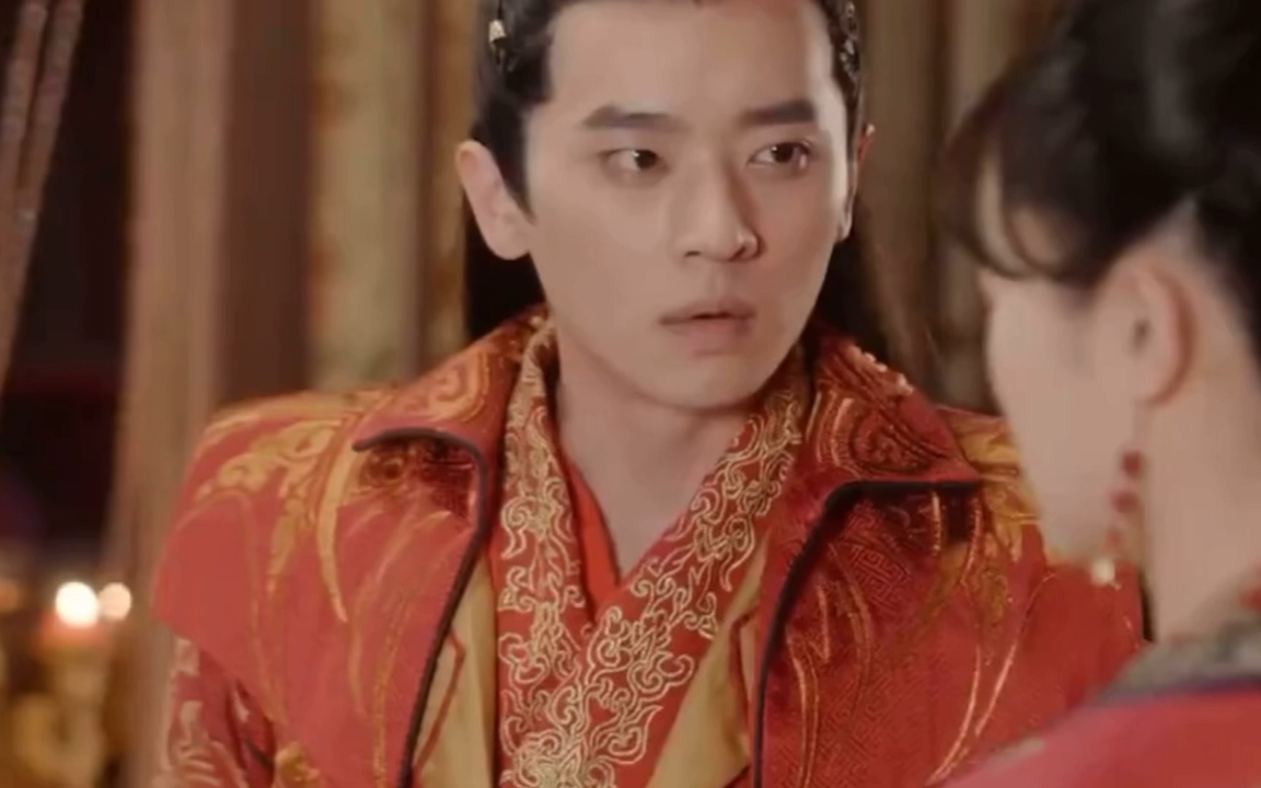 进击的皇后美女穿越到古代就和皇上成亲而且是连续12次