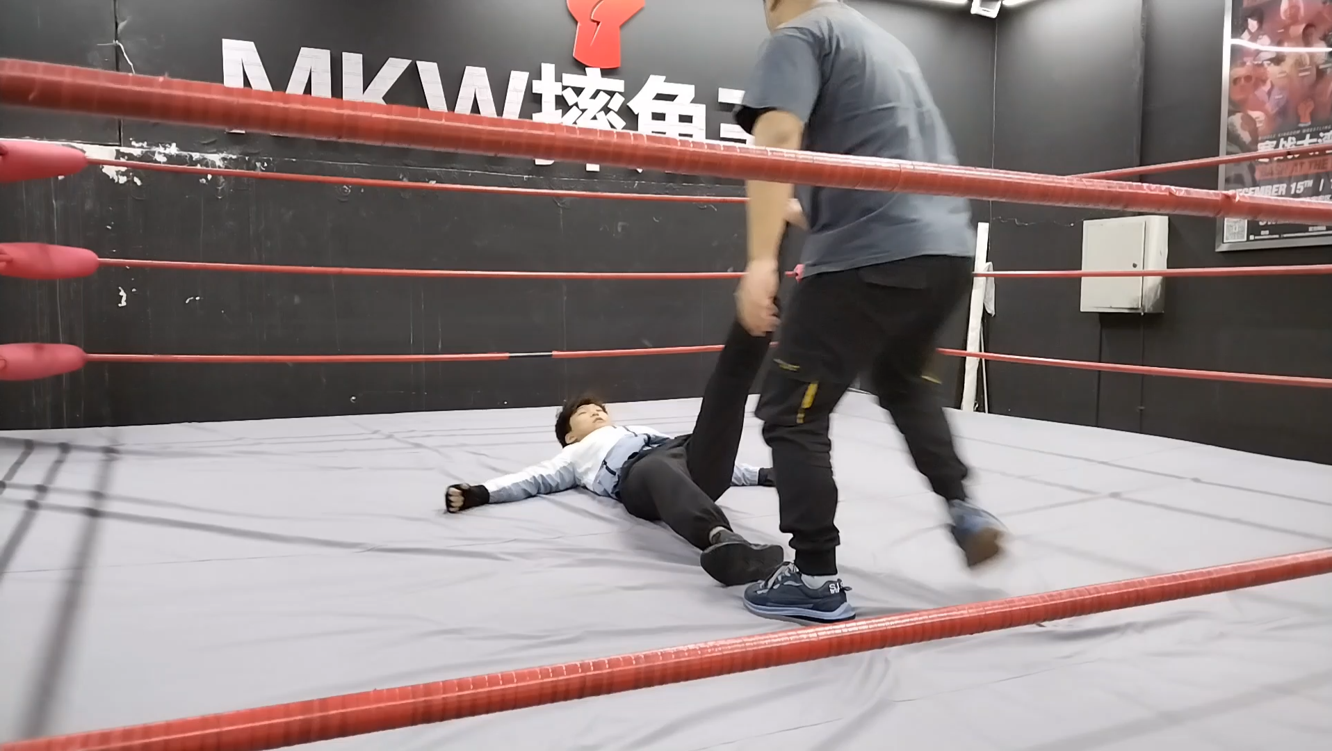 wwe瑞克福莱尔四号锁腿vswwe科特安格安格锁那个更痛