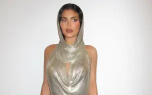 Скачать видео: kylie Jenner 今日outfit