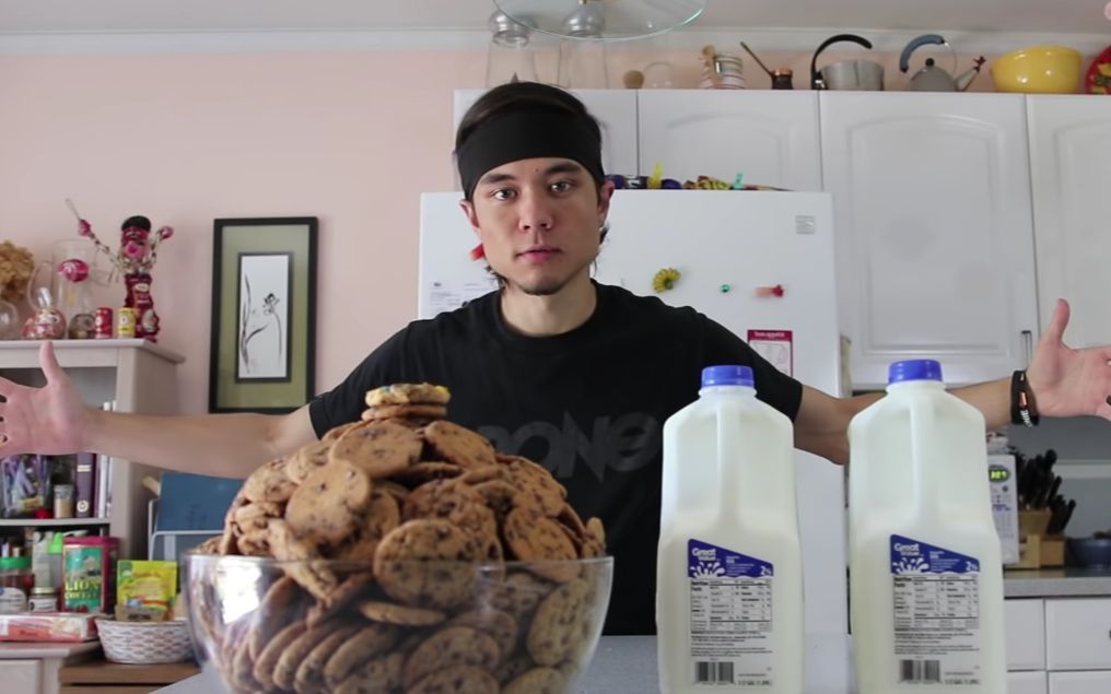 【matt stonie】小哥日常挑战203块曲奇饼干!(12800大卡!