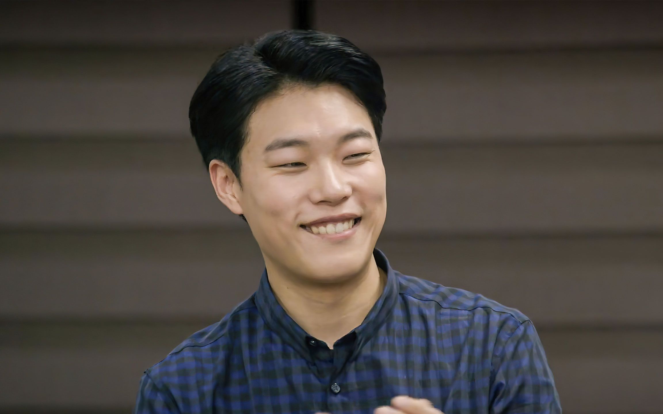 《1988》我们的男二号狗焕对家人可是个很好的人呢,希望观众你们都能