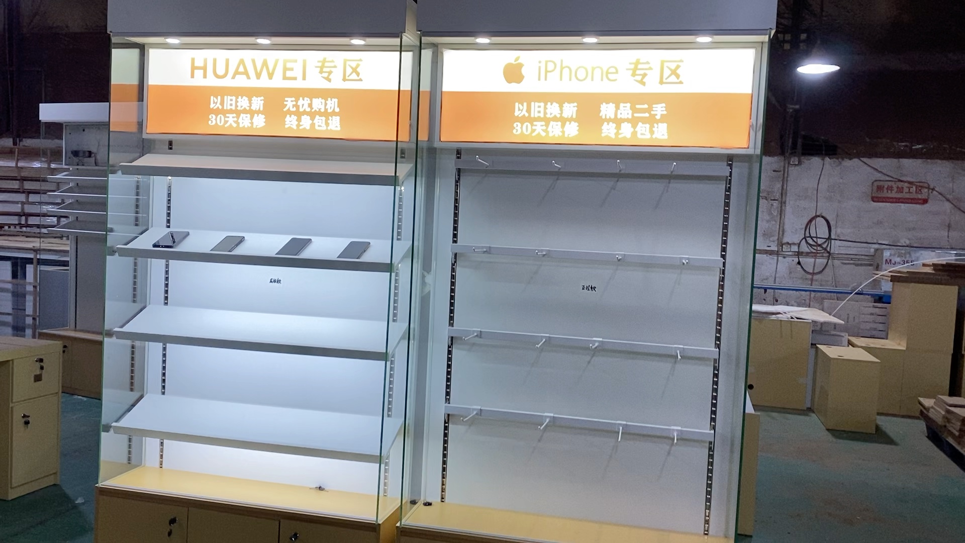 无尘拍拍严选手机柜台精品二手机展示柜,层板挂钩玻璃高柜数码展示柜