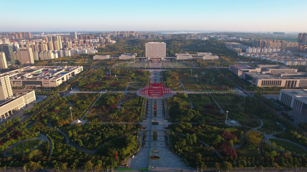 [图]信阳市百花园是世界上唯一的一个最具规模的以花卉为主题的城市公共开放空间，是展现魅力信阳形象的重要窗口